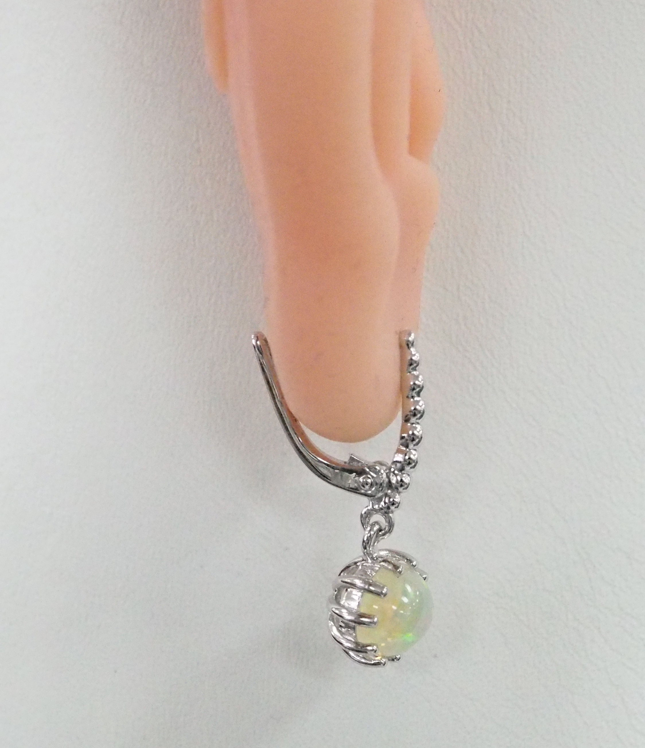 Серебряные серьги 925 пробы; вставки 2 Опал белый 0,90ct;
